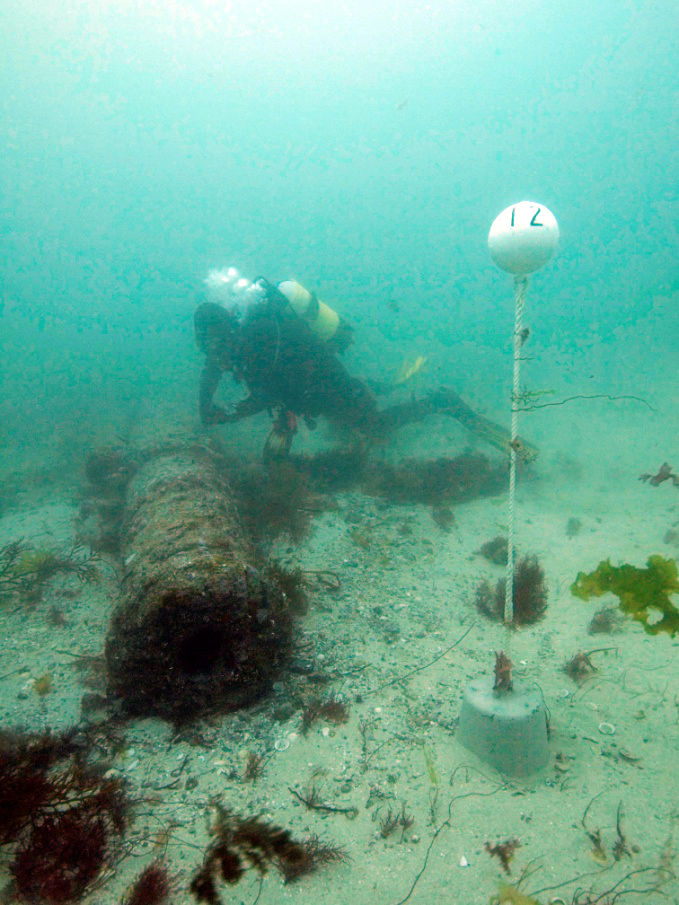 Blomefield pattern 32lb gun on the seabed